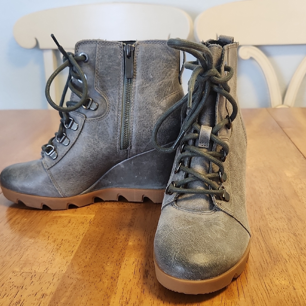 Sorel Women's Lace-Up Boots - Gray and Brown